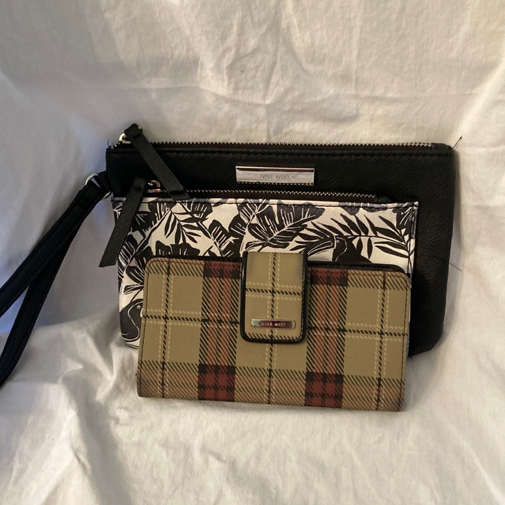 2 for 1.  Wristlet and Wallet